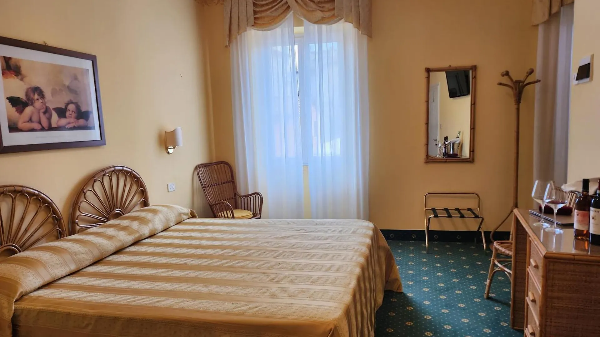 Hotel Alla Riviera Bardolino 3*,