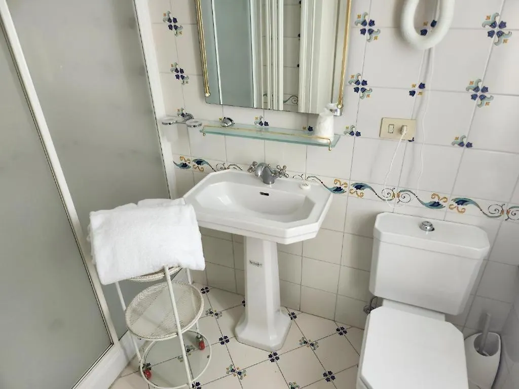Hotel Alla Riviera Bardolino 3*,